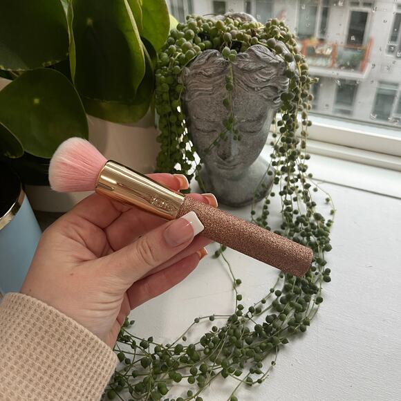 Tarte Pink Sparkle Blush Makeup Brush - Picture 2 of 2